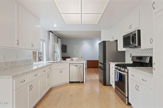 11998 Bubbling Brook Street, Moorpark CA: https://media.crmls.org/mediaz/5137a19c-9a63-4ad4-bac6-a43a8fc878bd.jpg