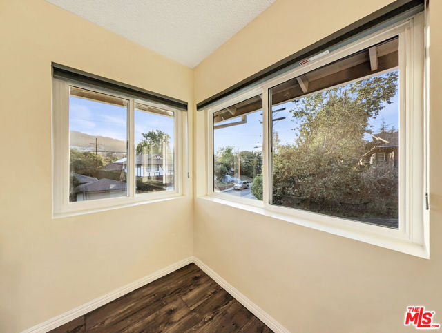 3308 Sparr Boulevard, Glendale CA: https://media.crmls.org/mediaz/5137bd65-ebec-4098-9e8d-db8a1e0410a3.jpg