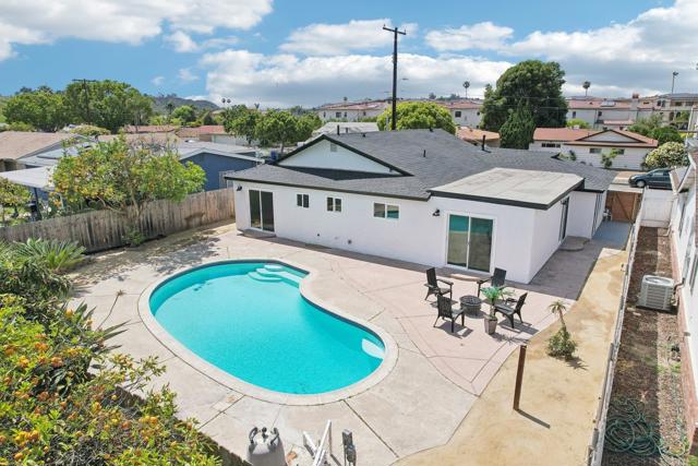 3243 Carolyn Circle, Oceanside CA: https://media.crmls.org/mediaz/5137e39e-7777-46b8-9823-033a5edd4f2f.jpg