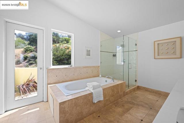 678 Clipper St, San Francisco CA: https://media.crmls.org/mediaz/51383dfa-ce8c-4b8a-abf7-cddfd07527a1.jpg