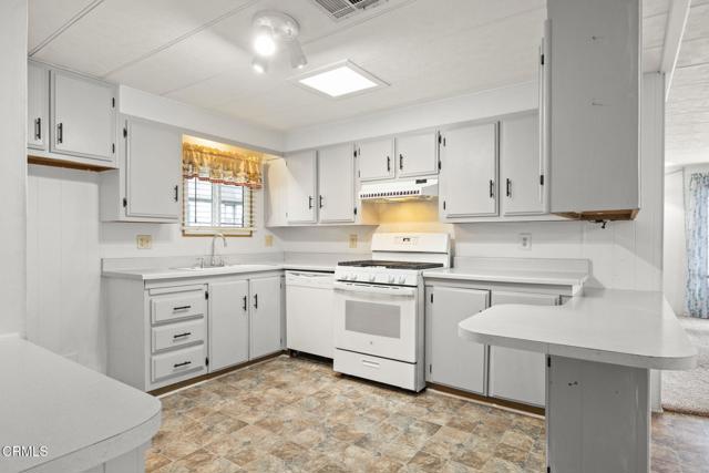 Detail Gallery Image 10 of 41 For 80 Copland Cir #80,  Ventura,  CA 93003 - 2 Beds | 2 Baths