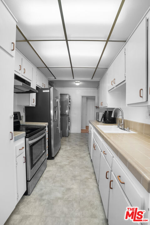 5950 Buckingham, Culver City CA: https://media.crmls.org/mediaz/5138d975-617d-45fa-88fb-de1839bcdbd9.jpg