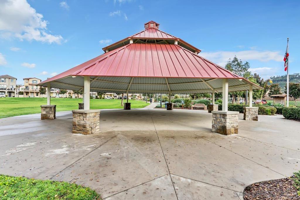 https://media.crmls.org/mediaz/51395066-7720-4c17-b23d-9ed558d87ee2.jpg?preset=X-Large