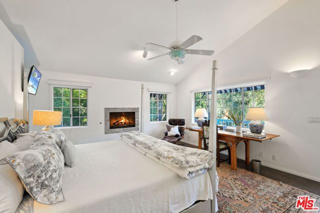 2365 Old Topanga Canyon Road, Topanga CA: https://media.crmls.org/mediaz/513b10f9-0e1e-4f34-a4c4-d5428660fbce.jpg