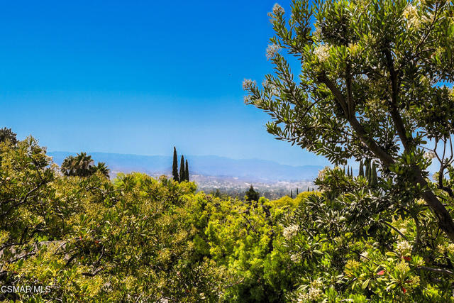2063 Woodglen Street, Simi Valley CA: https://media.crmls.org/mediaz/513b2b8e-85c1-4aaf-b356-41fd6b481eec.jpg