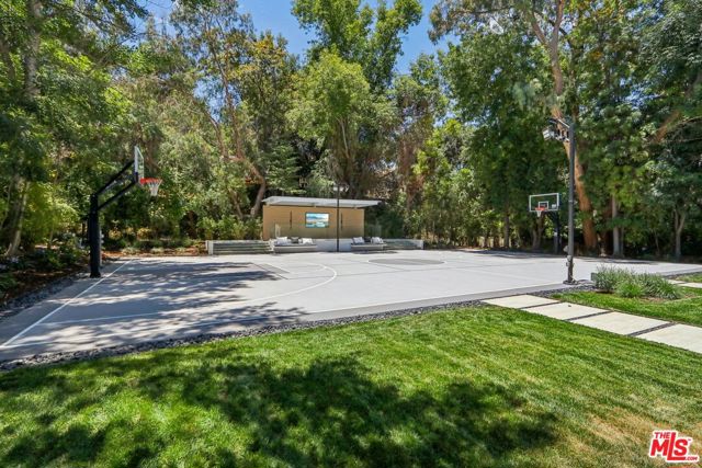 4261 Temma Court, Calabasas CA: https://media.crmls.org/mediaz/513bb6a1-ec82-4f63-9120-0707d1428fa3.jpg