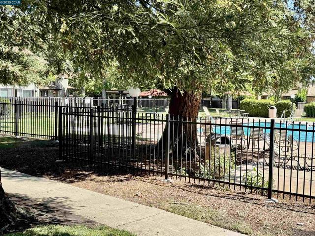 1564 Candelero Drive, Walnut Creek CA: https://media.crmls.org/mediaz/513c04f6-3f45-4cae-a8cb-4a8ff47cac47.jpg