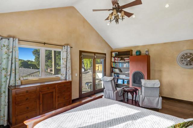 810 Altura Place, Del Rey Oaks CA: https://media.crmls.org/mediaz/513c3f4f-2c5b-4020-aca4-4ac73d324892.jpg