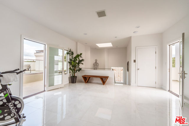 142 Union Jack Mall, Marina del Rey CA: https://media.crmls.org/mediaz/513c4b96-5a64-46f3-b1c0-f59511bec2be.jpg