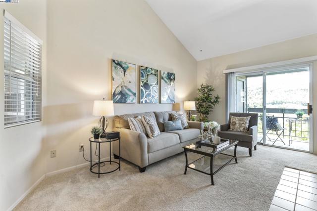 7710 Canyon Meadow Cir, Pleasanton CA: https://media.crmls.org/mediaz/513c882d-02f6-4ef1-80a2-690dfd2ec491.jpg