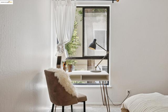 2632 Warring St, Berkeley CA: https://media.crmls.org/mediaz/513d069f-4877-4ca0-a4e9-f7e070efa26b.jpg