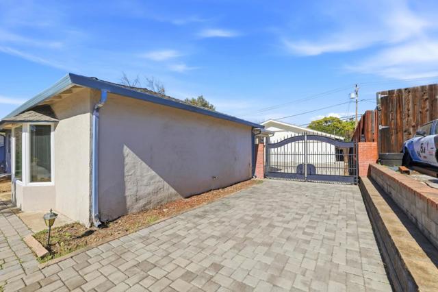 22141 Wallace Drive, Cupertino CA: https://media.crmls.org/mediaz/513d61c7-ff6a-406e-8061-d96875223ef1.jpg
