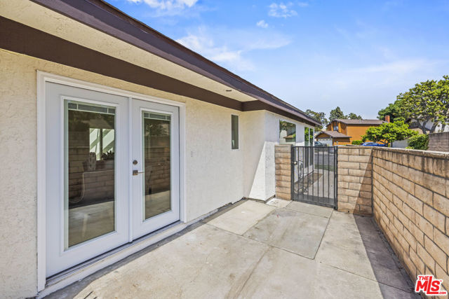 13 Pepper Court, Inglewood CA: https://media.crmls.org/mediaz/513d76ce-264a-4498-a0b5-9abb65c588ff.jpg