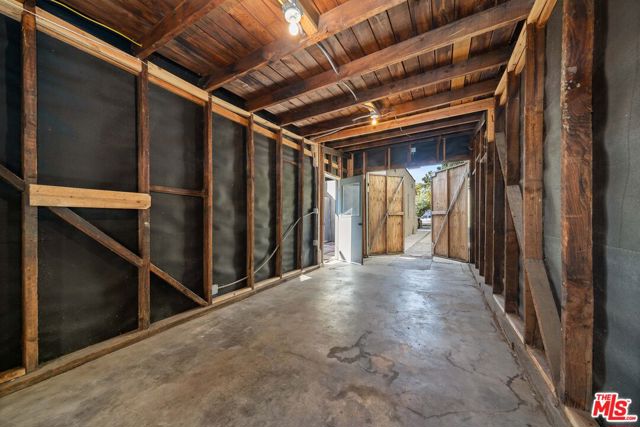 3000 Finch Street, Los Angeles CA: https://media.crmls.org/mediaz/513d951c-79a1-4f0d-8512-5e744843263f.jpg