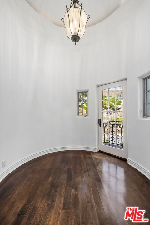 16718 Via Pacifica, Pacific Palisades CA: https://media.crmls.org/mediaz/513e091b-b65f-473e-accd-e367c37e0677.jpg