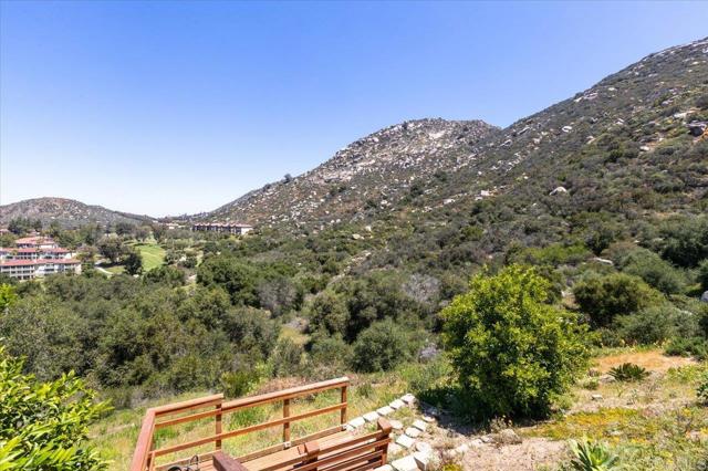 8975 Lawrence Welk Dr, Escondido CA: https://media.crmls.org/mediaz/513ecb9a-9a9b-4106-a3d4-3dbebcfb4020.jpg