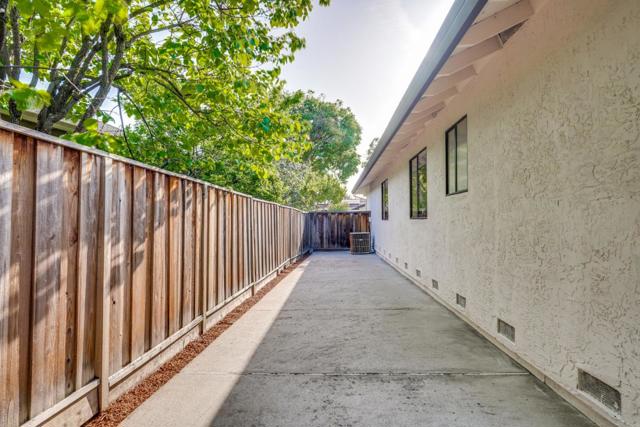 766 Mahogany Lane, Sunnyvale CA: https://media.crmls.org/mediaz/513eed69-4635-4886-8998-0bb689149dea.jpg