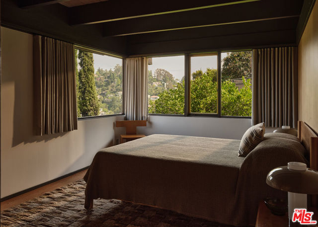 2052 Mayview Drive, Los Angeles CA: https://media.crmls.org/mediaz/513f84be-87fa-48f3-a6e4-c425337a7e21.jpg