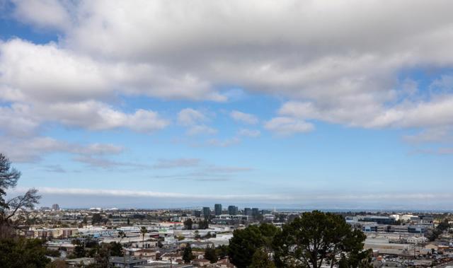 1689 Sunnyslope Avenue, Belmont CA: https://media.crmls.org/mediaz/51415352-1bb6-42dc-83c8-98e926cb9448.jpg