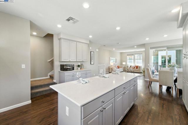 418 Desert Holly St, Milpitas CA: https://media.crmls.org/mediaz/51416239-f4c9-403f-a8e5-5401630d1ee6.jpg