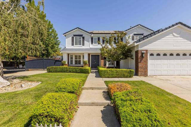 261 Kelley Mist Ct, Tracy CA: https://media.crmls.org/mediaz/51420bad-723d-4124-8e95-57175e819a6f.jpg