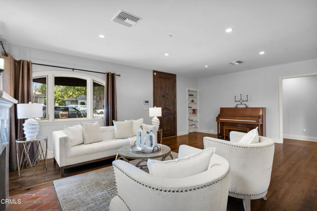 171 N Sunset Place, Monrovia CA: https://media.crmls.org/mediaz/5142e60c-415d-490e-a141-fda86bda9a30.jpg