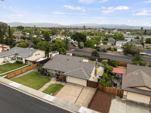 2845 Briarwood Dr, Livermore CA: https://media.crmls.org/mediaz/514310f2-eb84-4429-9c39-739152f3d01f.jpg
