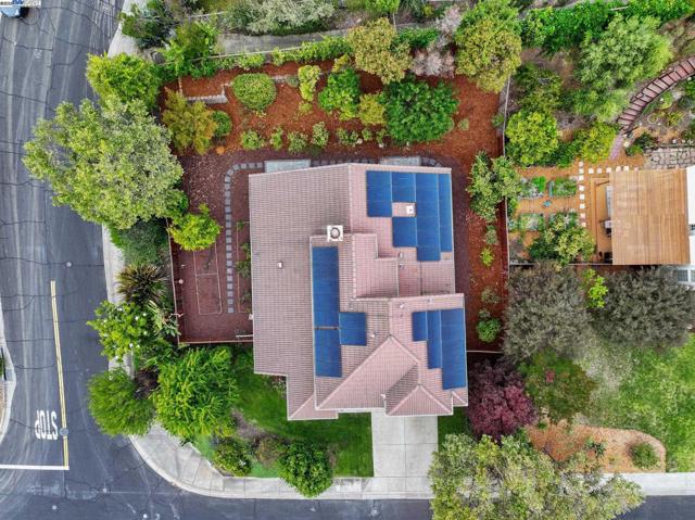 1000 Silver Maple Lane, Hayward CA: https://media.crmls.org/mediaz/514319eb-a646-4506-b637-1a05a823a263.jpg