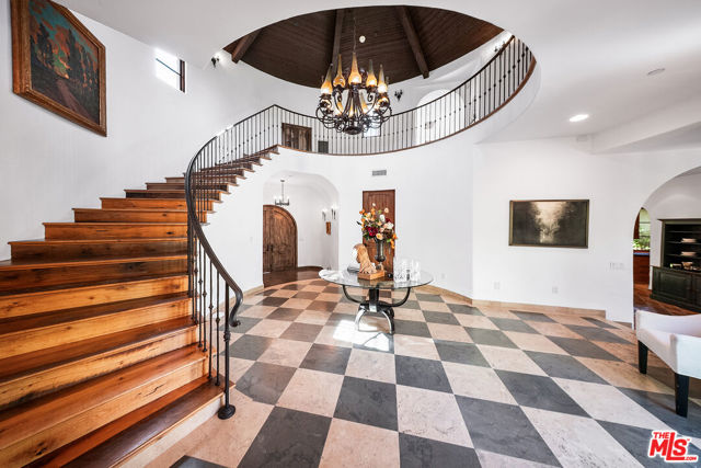 5850 Lapworth Drive, Agoura Hills CA: https://media.crmls.org/mediaz/51434369-98dc-4091-ada8-11f9cb461de4.jpg