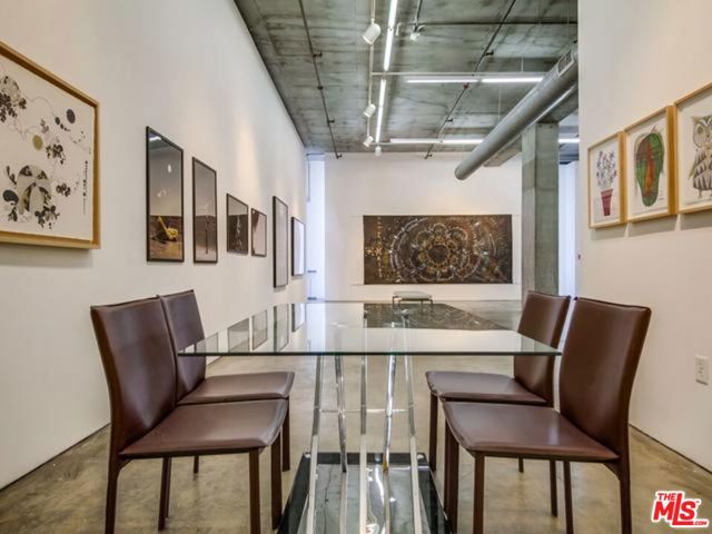 1100 S Hope Street, Los Angeles CA: https://media.crmls.org/mediaz/514378e8-d8b0-4690-8a5f-1f20f36ed10a.jpg