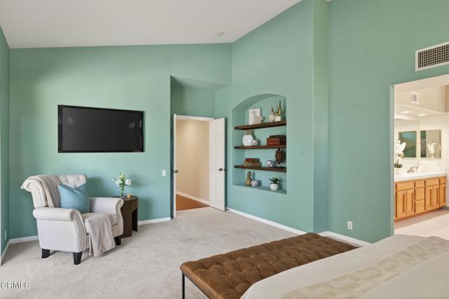 28 San Bernardino Avenue, Ventura CA: https://media.crmls.org/mediaz/5143b9df-3b65-48a4-8fb5-92c5e4f8c2f1.jpg