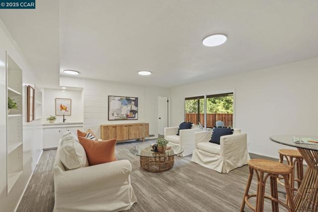 3233 Lucas Circle, Lafayette CA: https://media.crmls.org/mediaz/5143d4c7-e9e7-4211-a45e-a83aae95bc70.jpg