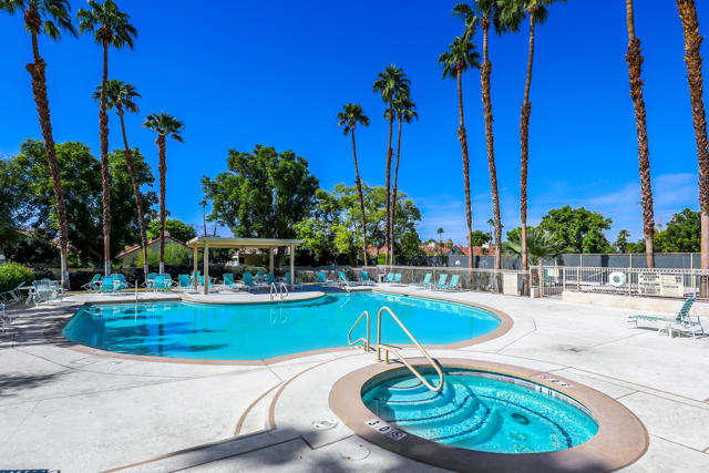 77707 Calle Las Brisas S, Palm Desert CA: https://media.crmls.org/mediaz/5143d710-662c-4f0a-bbf1-985622402217.jpg