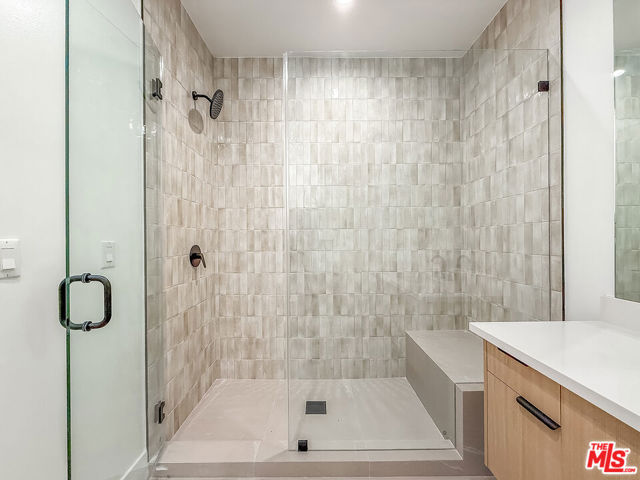 150 N Arnaz Drive, Beverly Hills CA: https://media.crmls.org/mediaz/51444e43-b23f-49b7-a468-f4d4c0d9f126.jpg