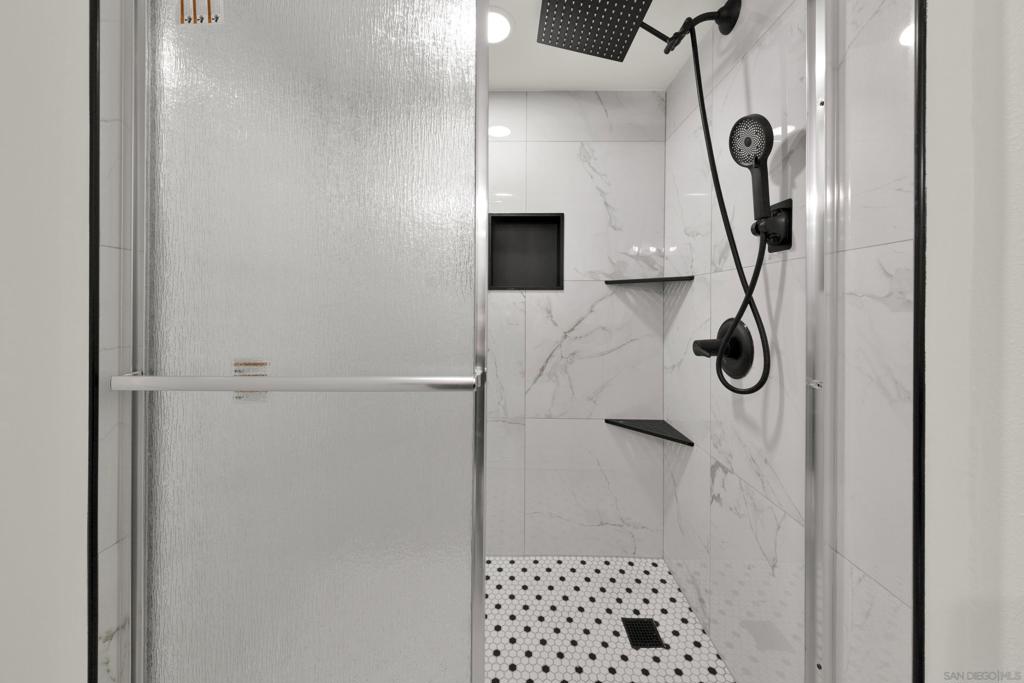 https://media.crmls.org/mediaz/5144b111-771d-4e92-a68e-f18ef1934e3c.jpg?preset=X-Large