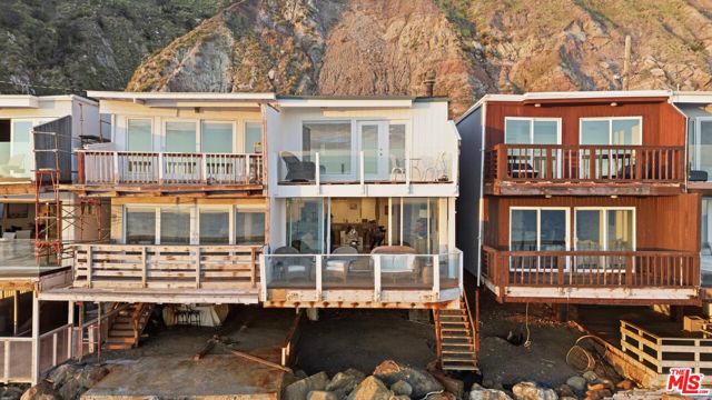 20456 Pacific Coast Highway, Malibu CA: https://media.crmls.org/mediaz/514545cd-fe69-4a27-b8da-5fa14c8fda90.jpg