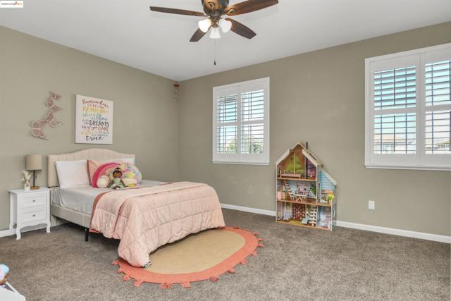 847 Dunmore St, Oakley CA: https://media.crmls.org/mediaz/51456be2-5a71-48a7-aac5-0325bc69476c.jpg