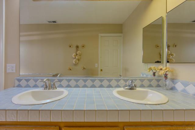 22633 Inspiration Pt, Canyon Lake CA: https://media.crmls.org/mediaz/51465939-e969-4f84-80dc-ffe2a70729bc.jpg