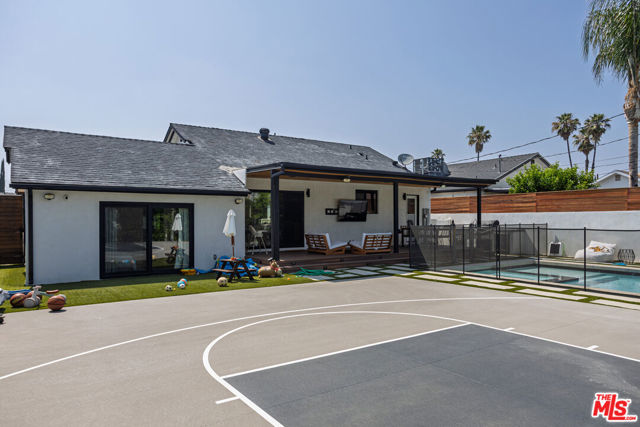 6610 Farralone Avenue, Woodland Hills CA: https://media.crmls.org/mediaz/51467e3f-ac67-4273-ab17-6bd5072b8991.jpg