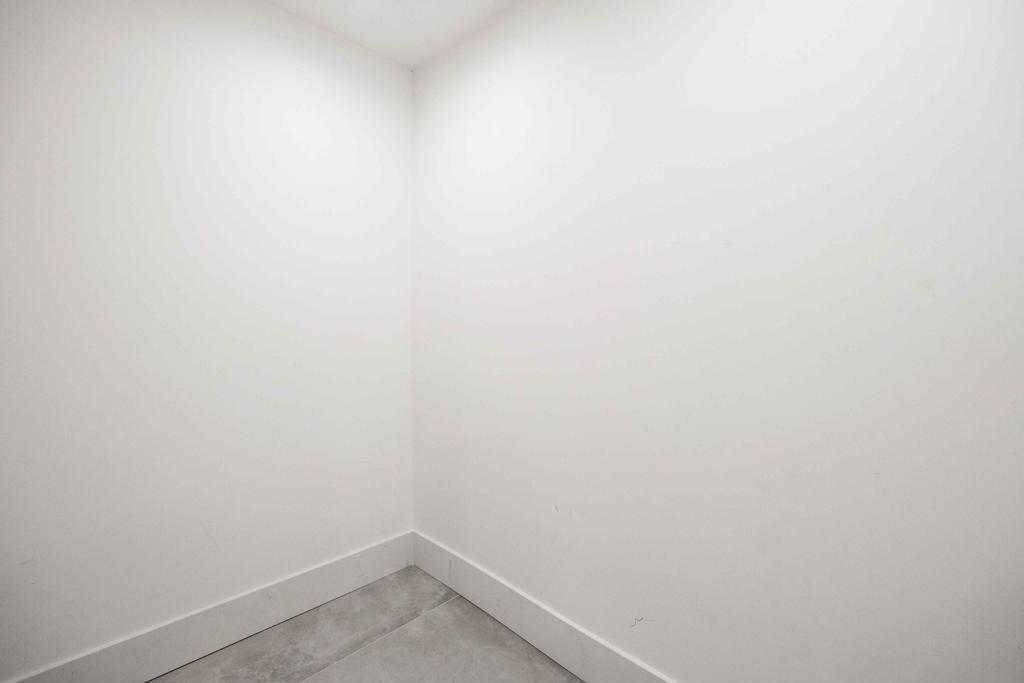 https://media.crmls.org/mediaz/514718ce-7357-454b-a436-983457d4093f.jpg?preset=X-Large