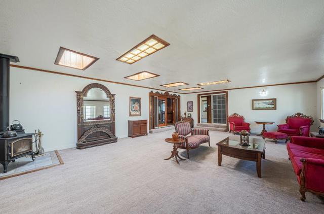 17945 Pesante Road, Salinas CA: https://media.crmls.org/mediaz/5148169d-e238-4295-a1e5-67a5269b7333.jpg