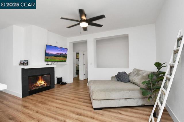 7016 Molluk Way, Clayton CA: https://media.crmls.org/mediaz/51487007-6485-4c61-b424-09d18d2931de.jpg