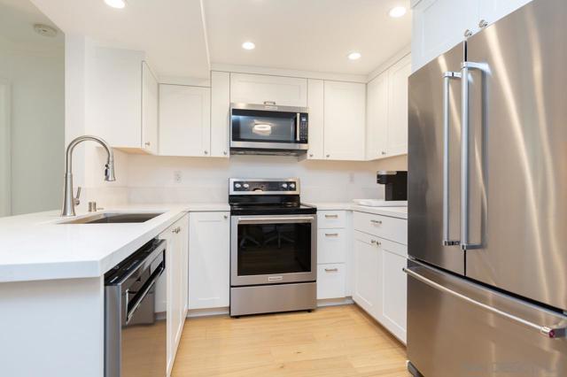 12270 Corte Sabio, San Diego CA: https://media.crmls.org/mediaz/51490d36-9410-4837-9a8e-a303a3f96dd6.jpg