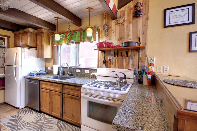 735 Santa Barbara Avenue, Sugarloaf CA: https://media.crmls.org/mediaz/51494cff-ebd7-43f2-80fa-2dc16cbfb64e.jpg