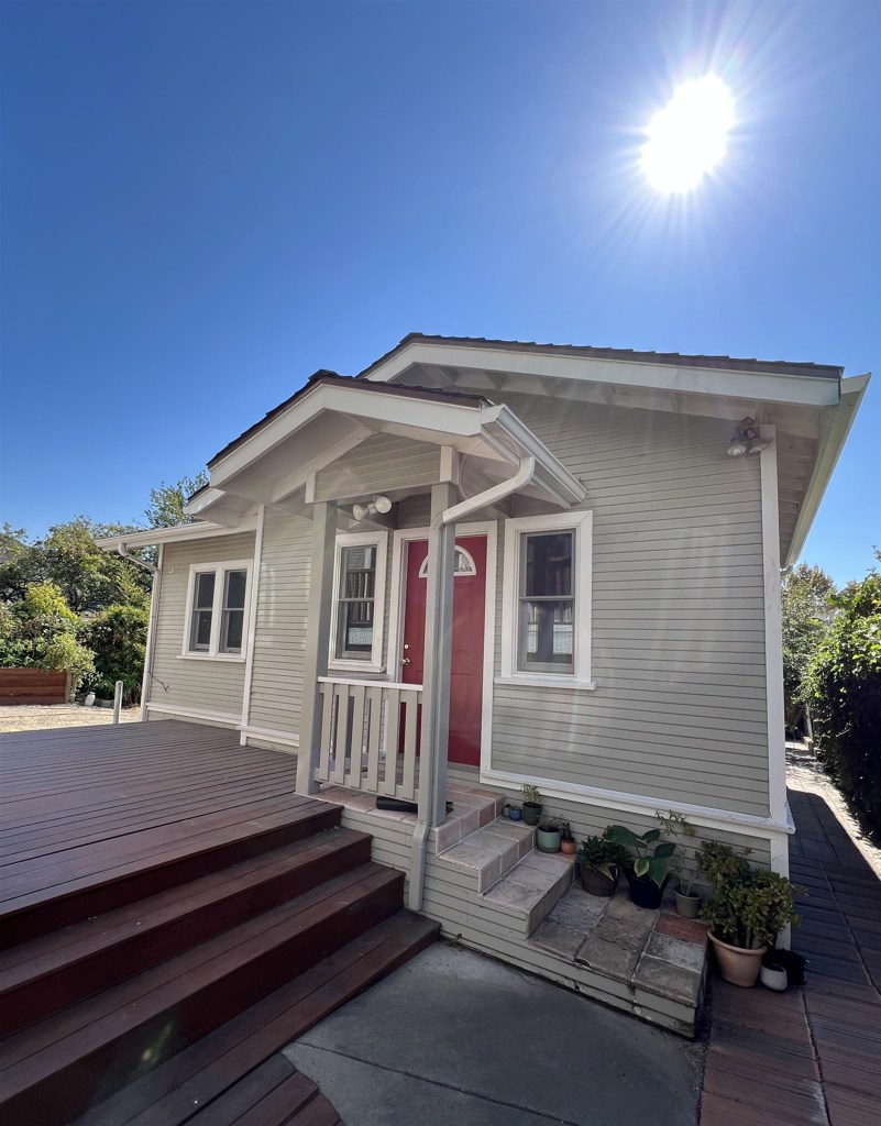 2438 MARTIN LUTHER KING JR WAY