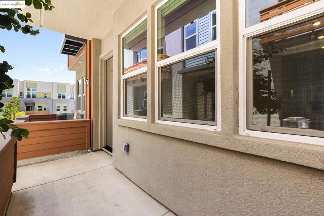 28976 Parkwood Lane, Hayward CA: https://media.crmls.org/mediaz/51499093-f970-4d48-a6a4-bdc254d25310.jpg