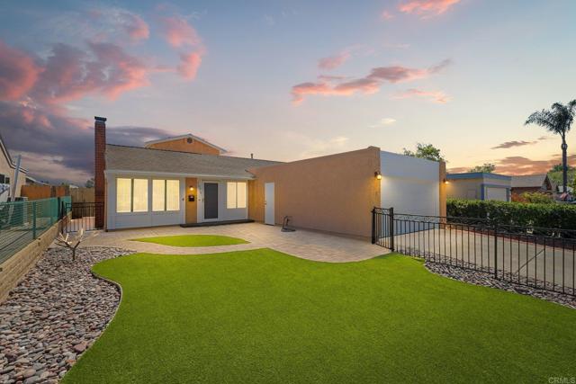 Detail Gallery Image 3 of 43 For 7071 Barker Way, San Diego,  CA 92119 - 4 Beds | 3 Baths