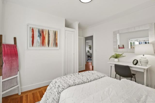 2061 Valparaiso Avenue, Menlo Park CA: https://media.crmls.org/mediaz/5149c487-5e24-4a20-bad5-d908d8ce6eae.jpg