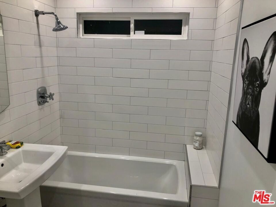 https://media.crmls.org/mediaz/514a4dd5-6318-496a-9e9d-428ff75be647.jpg?preset=X-Large
