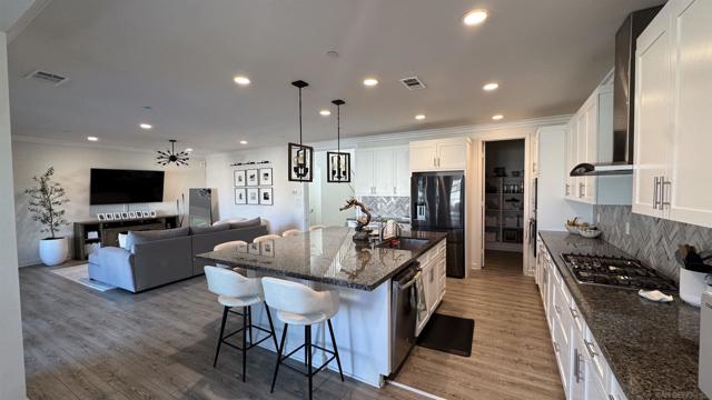 1337 Baumgartner Way, Escondido CA: https://media.crmls.org/mediaz/514aac93-cdcb-490a-8ca6-a2f25d996f35.jpg